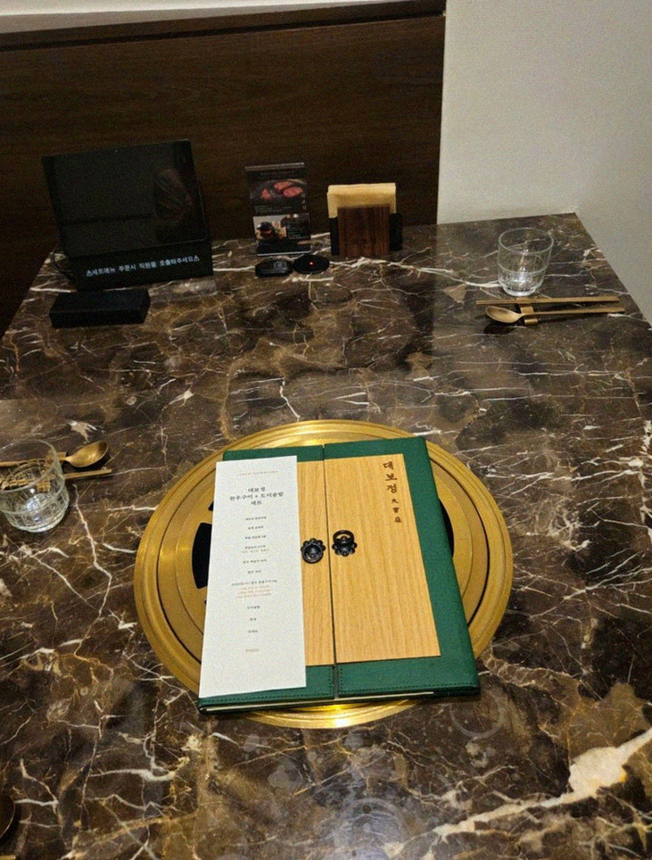 DAEBOJUNG Yeouido · the signature Hanwoo showing — marbled beef cuts and caviar presented in a display chest