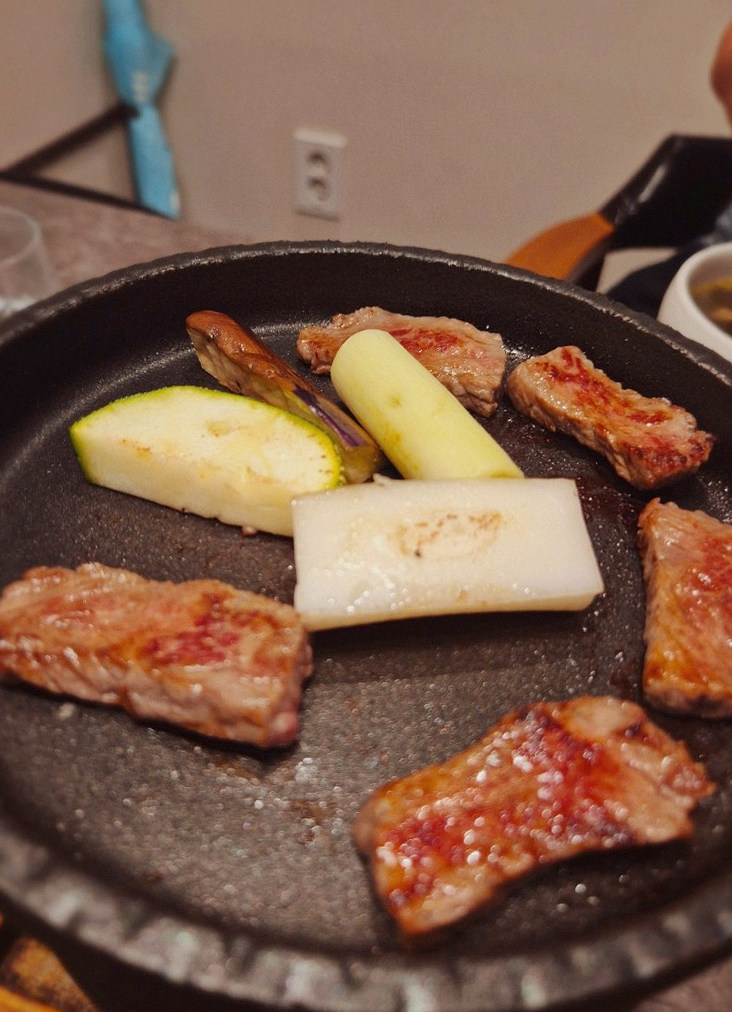 고우가 광화문점 · 광화문 상견례 · 비장탄 그릴 위에서 익어가는 한우