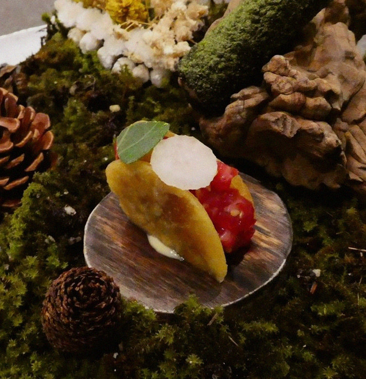 GOWOOGA Gwanghwamun · fresh Hanwoo beef tartare (yukhoe)