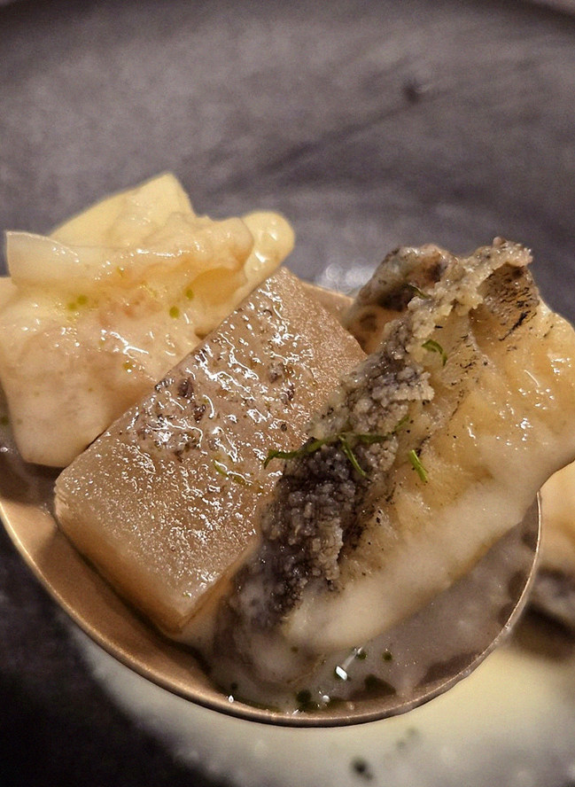 GOWOOGA Gwanghwamun · seafood course served alongside the beef