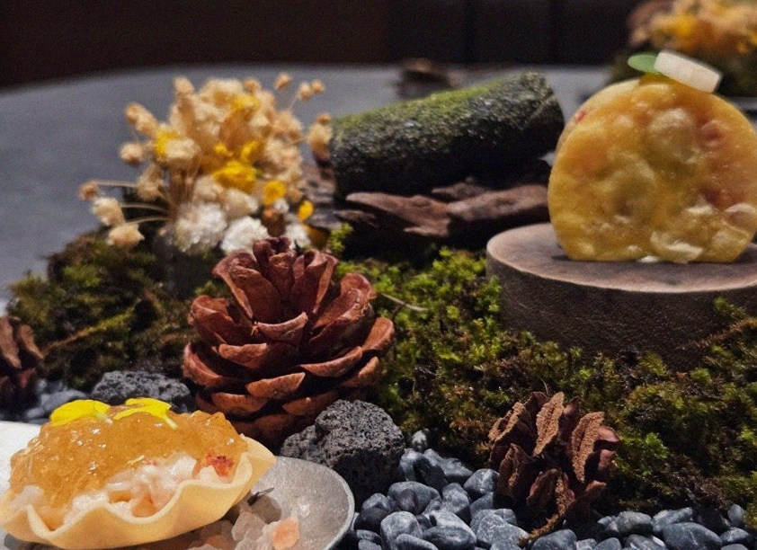 GOWOOGA Gangnam·Yeoksam · the signature Hanwoo showing — marbled beef cuts and caviar presented in a display chest