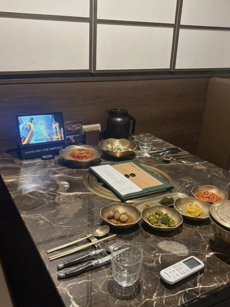 대보정 여의도점 · 여의도 저녁 · 한 상 가득 차려진 한우 오마카세 코스