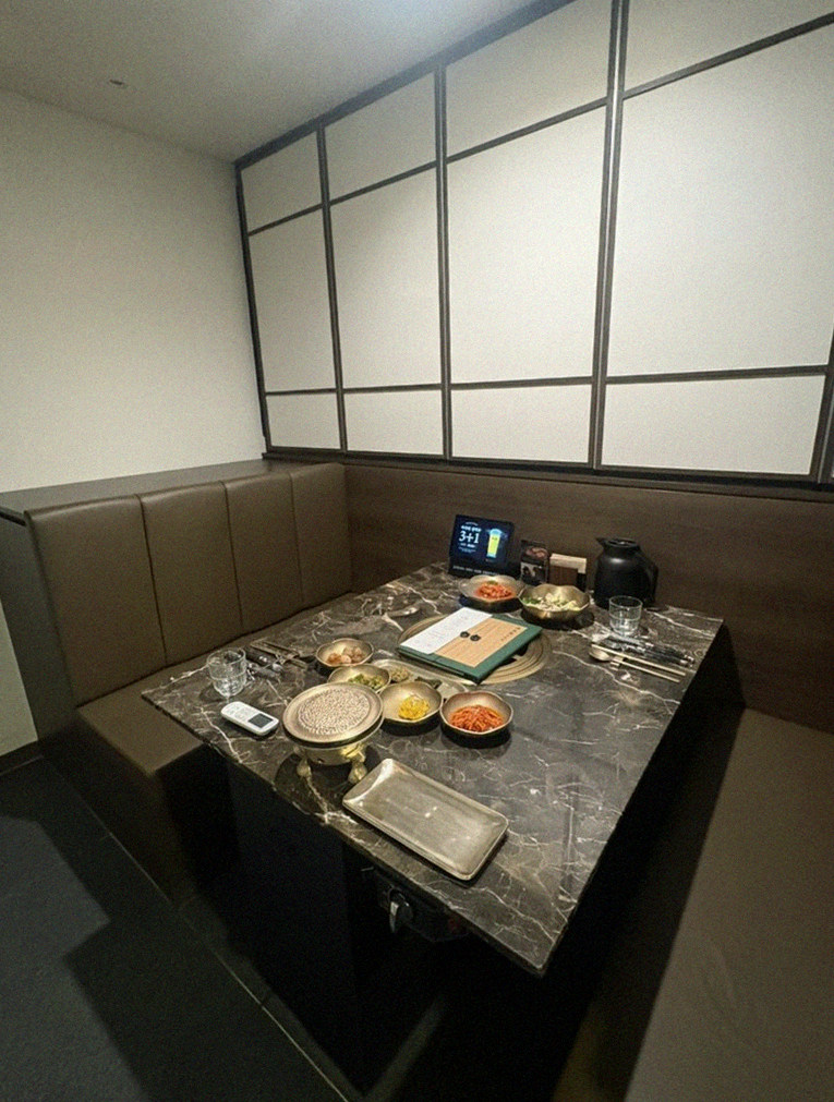 DAEBOJUNG City Hall · a private dining room — every table is a private room