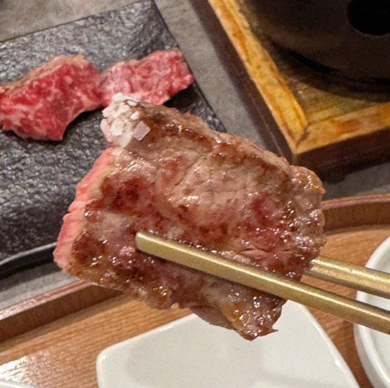 GOWOOGA Gwanghwamun · premium marbled Hanwoo beef presented before grilling