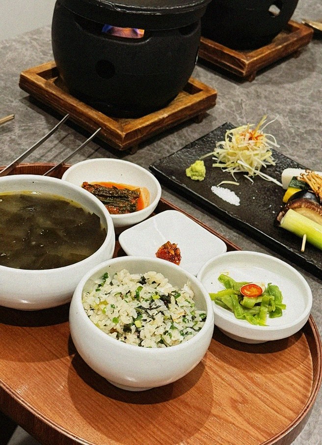 GOWOOGA Gwanghwamun · assorted Korean side dishes (banchan)