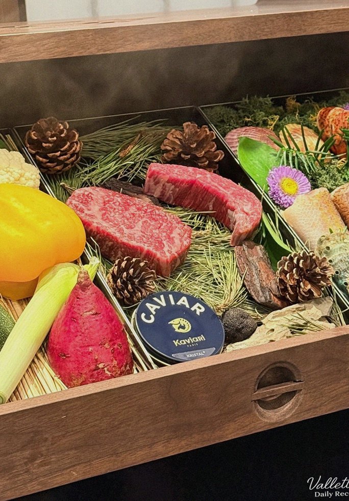 WOOHANA Yeouido · the signature Hanwoo showing — marbled beef cuts and caviar presented in a display chest