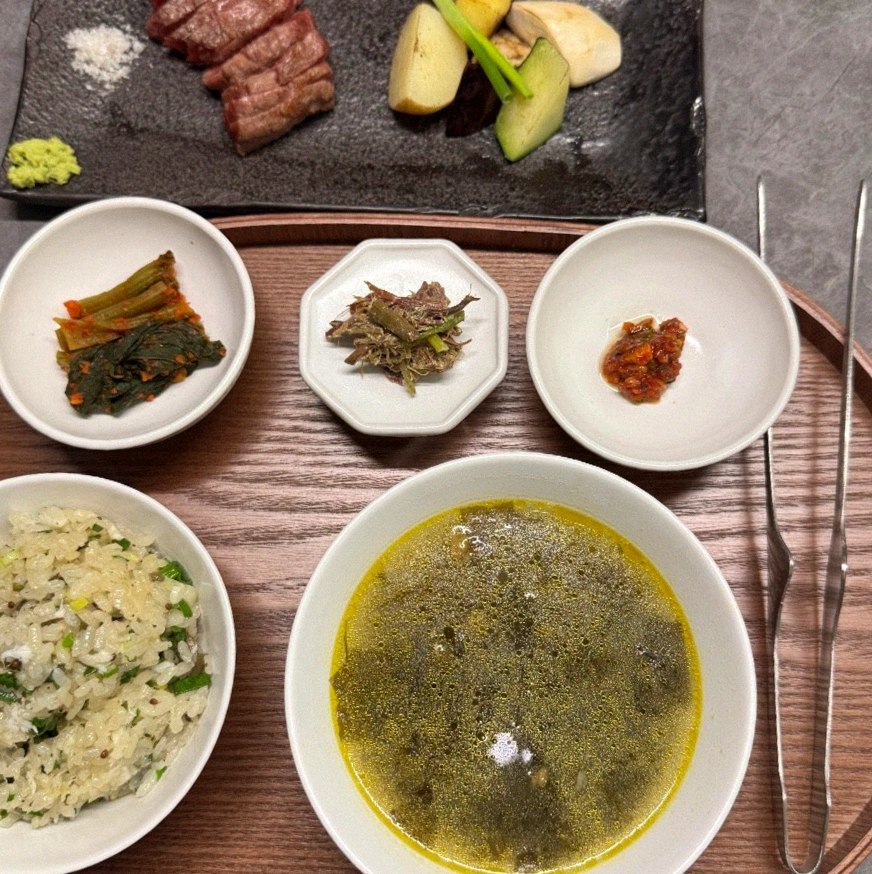 WOOHANA Yeouido · assorted Korean side dishes (banchan)