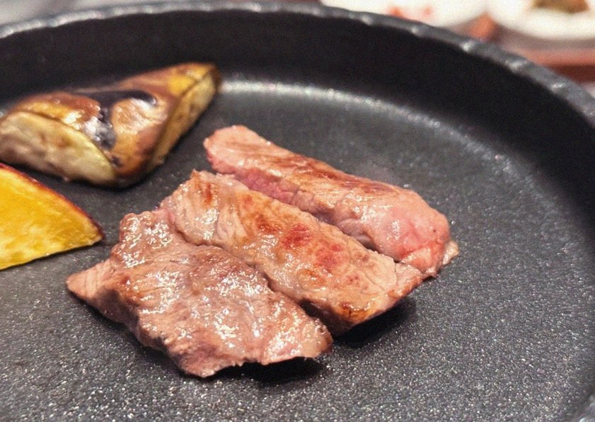 WOOHANA Yeouido · Hanwoo beef grilling over binchotan charcoal