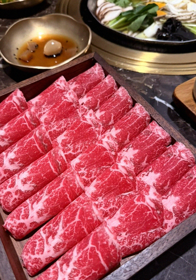 대보정 여의도점 · IFC몰 맛집 · 마블링이 살아있는 프리미엄 한우 쇼잉
