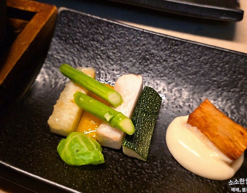 WOOARA Yeouido · seafood course served alongside the beef
