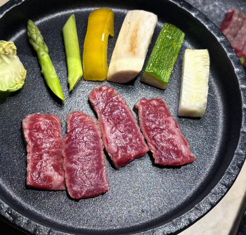 우아라 광화문점 · 광화문 파인다이닝 · 마블링이 살아있는 프리미엄 한우 쇼잉