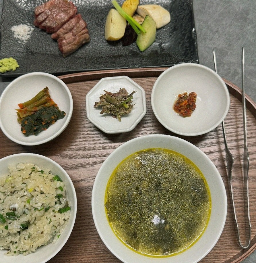 WOOHANA Yeouido · assorted Korean side dishes (banchan)