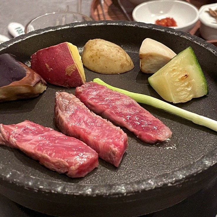 WOOHANA Yeouido · Hanwoo beef grilling over binchotan charcoal