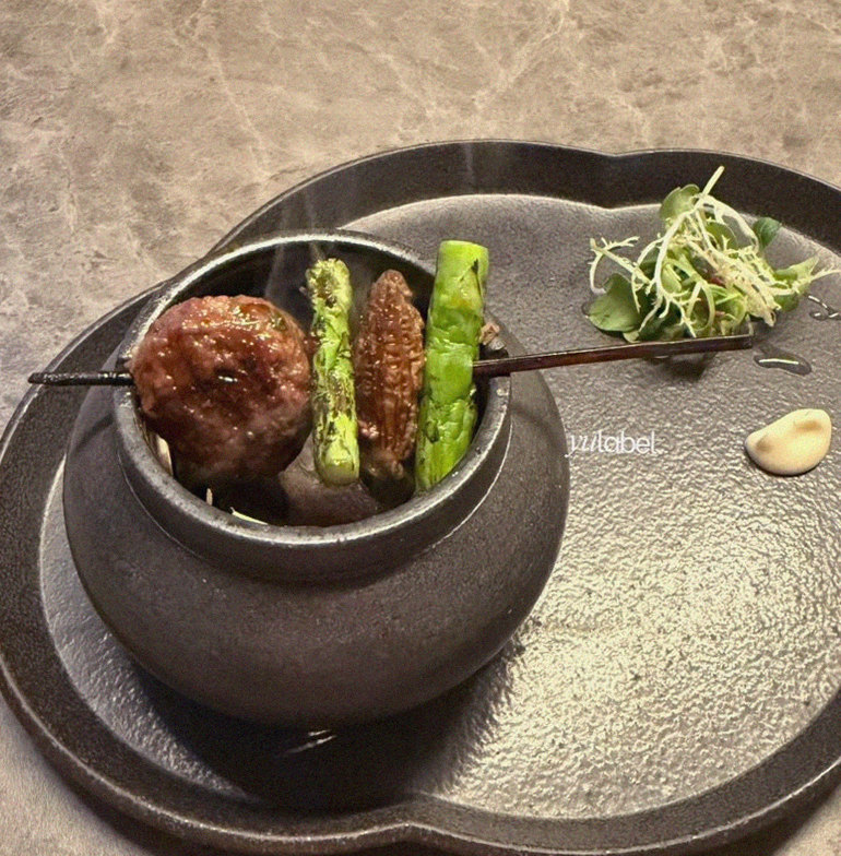 GOWOOGA Yeouido · 新鲜韩牛生拌牛肉