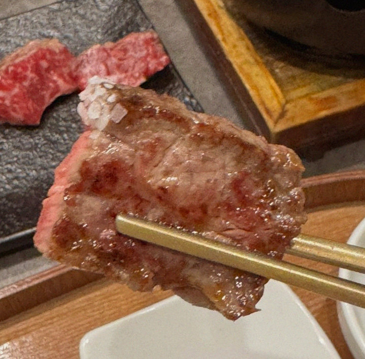 고우가 광화문점 · 광화문역 고기맛집 · 마블링이 살아있는 프리미엄 한우 쇼잉