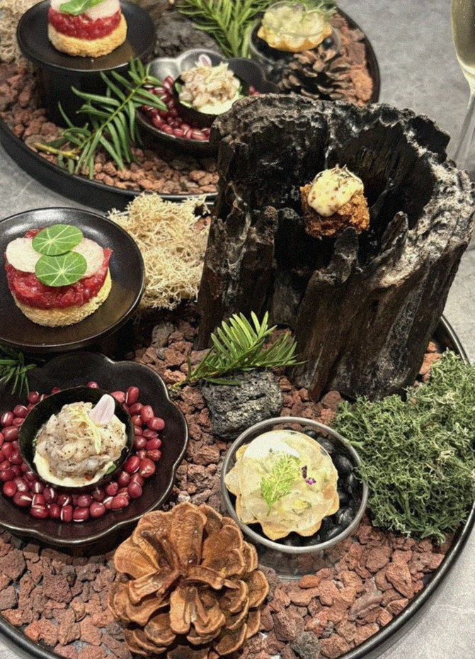 우하나 여의도점 · 여의도 맛집 더현대 맛집 · 시그니처 한우 쇼잉 — 진열함에 담긴 마블링 한우와 캐비아