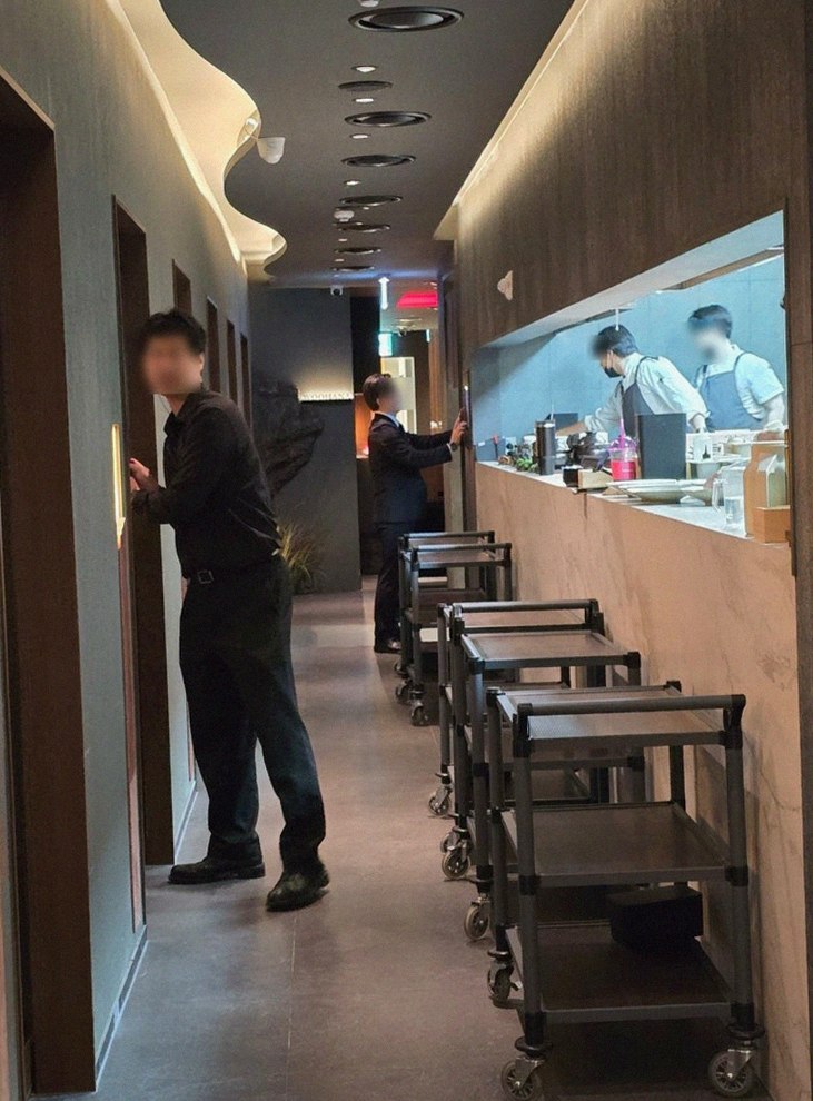 WOOHANA Jonggak · a private dining room — every table is a private room