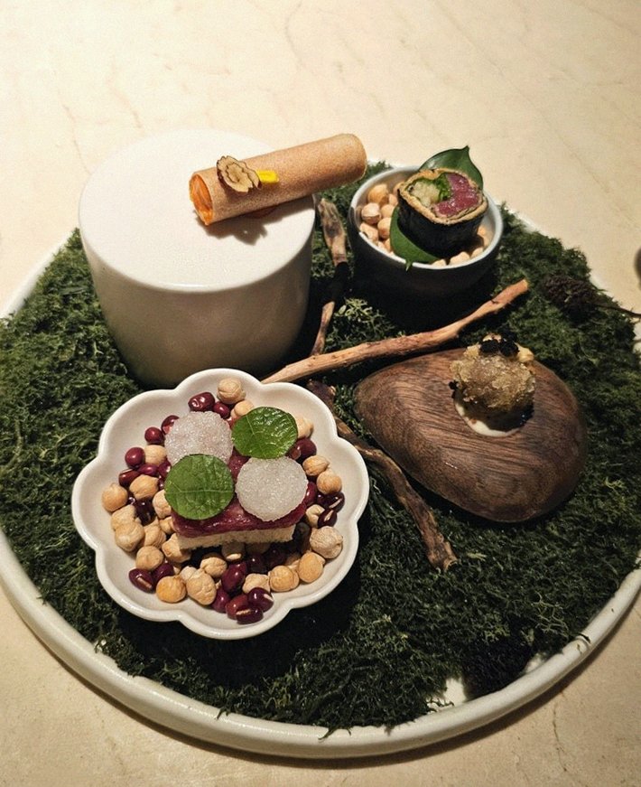 WOOARA Yeouido · a plated course of Hanwoo beef
