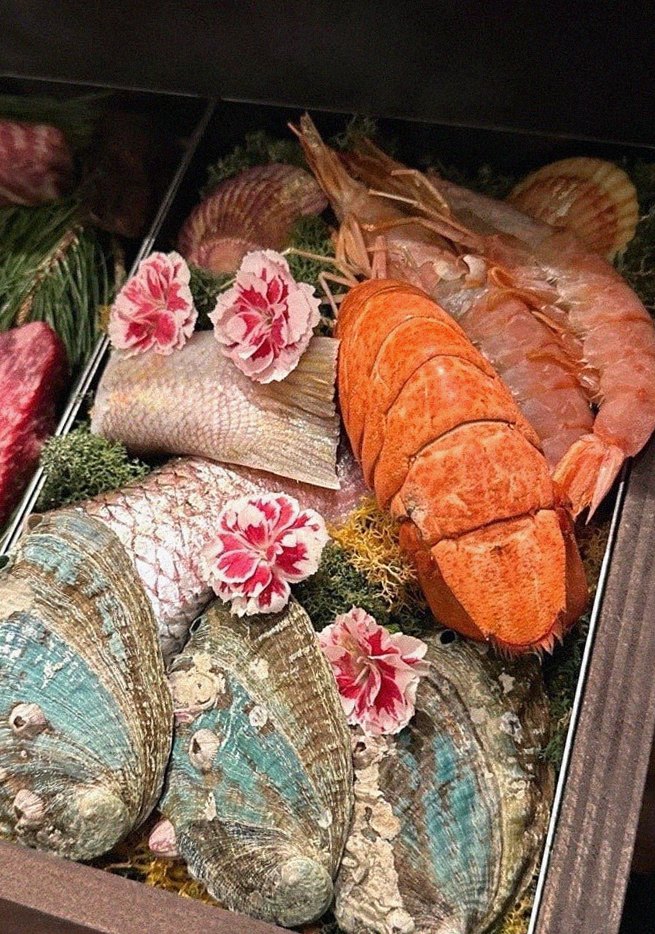 WOOHANA Jonggak · seafood course served alongside the beef