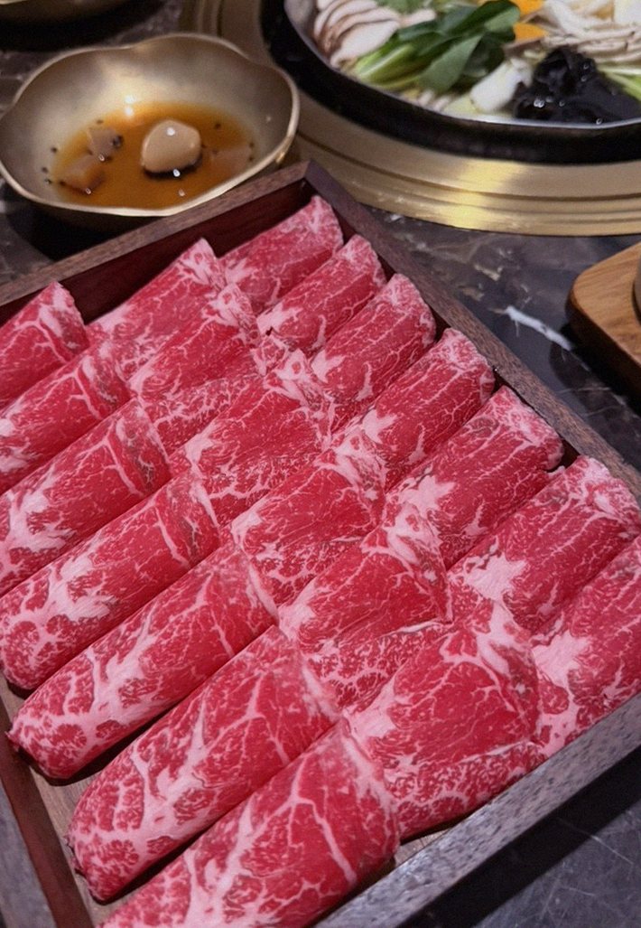 대보정 여의도점 · 여의도 점심맛집 · 마블링이 살아있는 프리미엄 한우 쇼잉