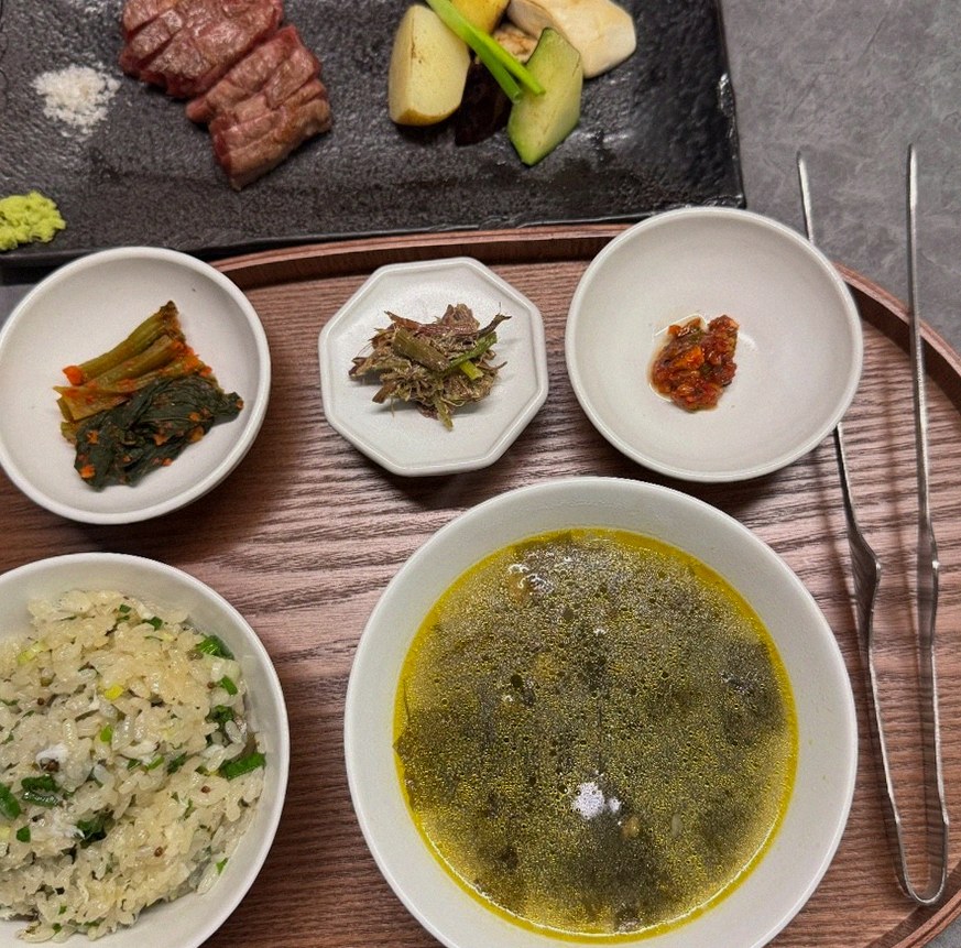 WOOHANA Yeouido · assorted Korean side dishes (banchan)