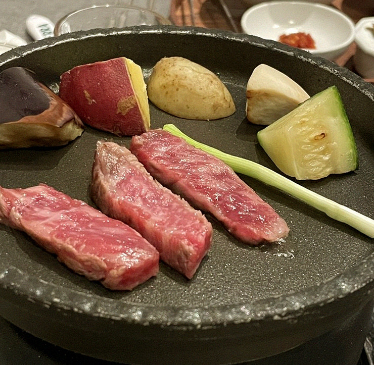 WOOHANA Yeouido · Hanwoo beef grilling over binchotan charcoal
