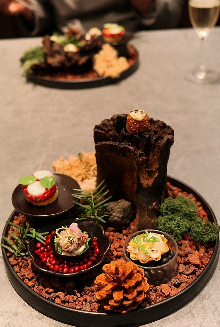 WOOHANA Yeouido · the signature Hanwoo showing — marbled beef cuts and caviar presented in a display chest