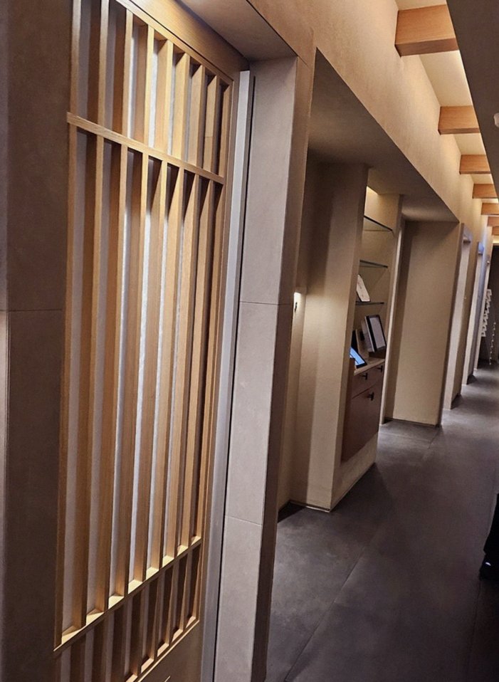 우아라 광화문점 · 광화문 저녁 · 전 좌석 프라이빗 룸 내부 분위기