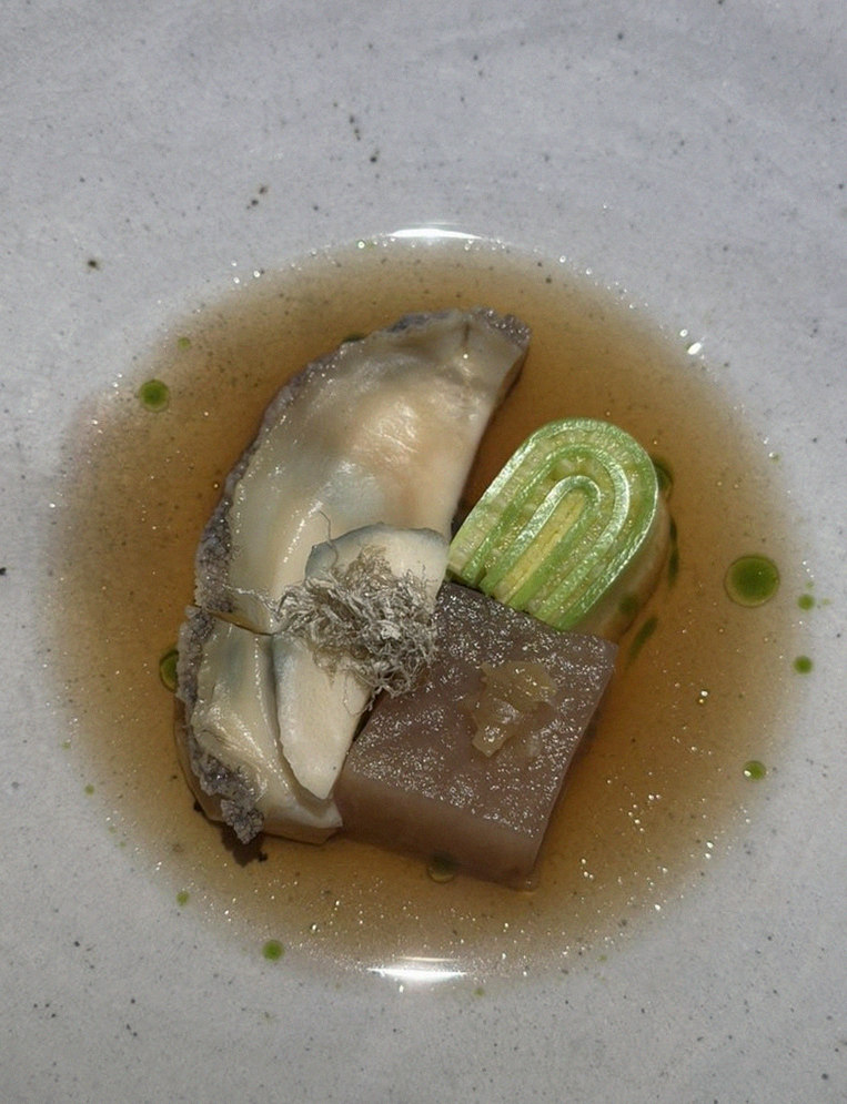 WOOARA Gwanghwamun · 套餐中搭配的海鲜料理