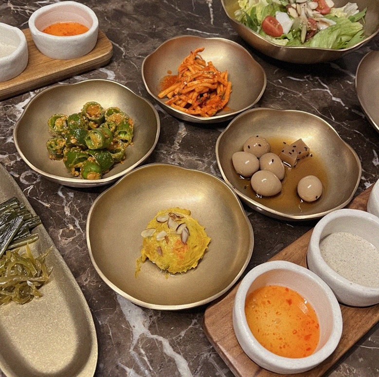 DAEBOJUNG Yeouido · assorted Korean side dishes (banchan)