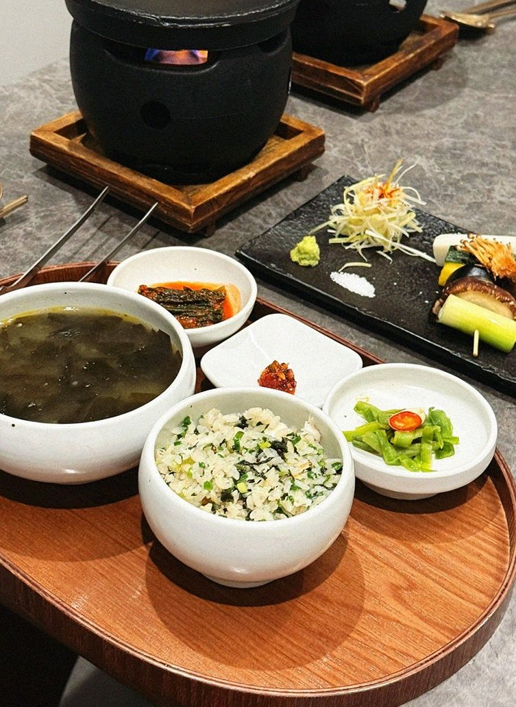 GOWOOGA Gwanghwamun · assorted Korean side dishes (banchan)
