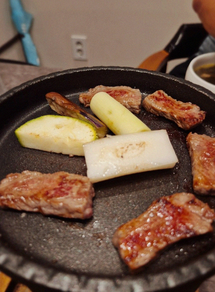 고우가 광화문점 · 광화문 오마카세맛집 · 비장탄 그릴 위에서 익어가는 한우