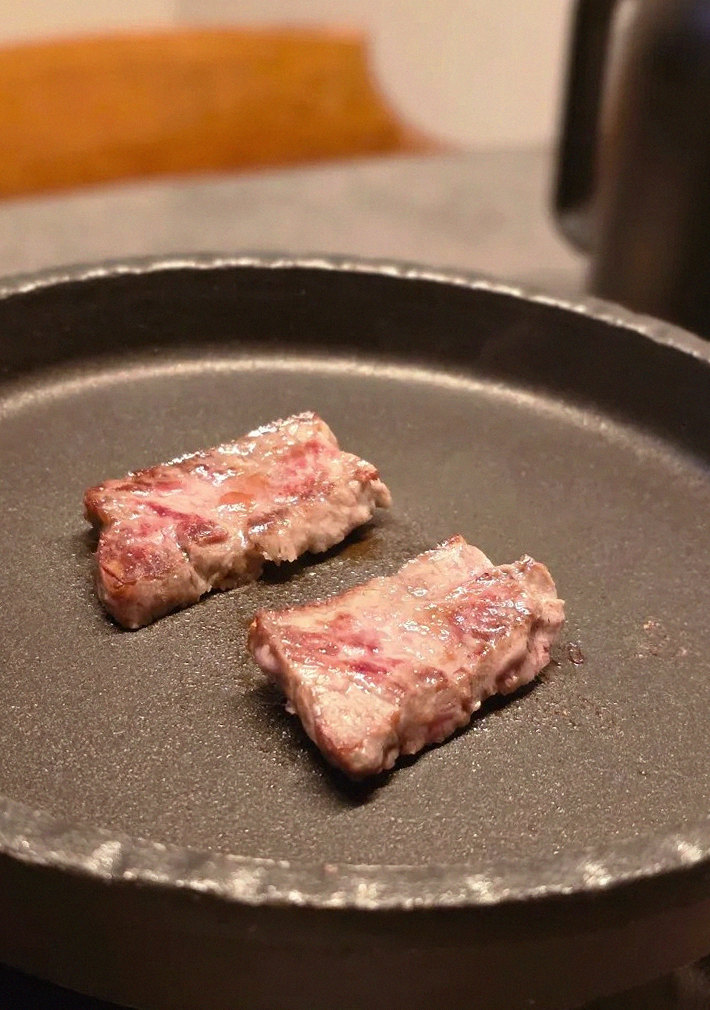 고우가 여의도점 · 더현대 맛집 더현대서울 맛집 · 마블링이 살아있는 프리미엄 한우 쇼잉