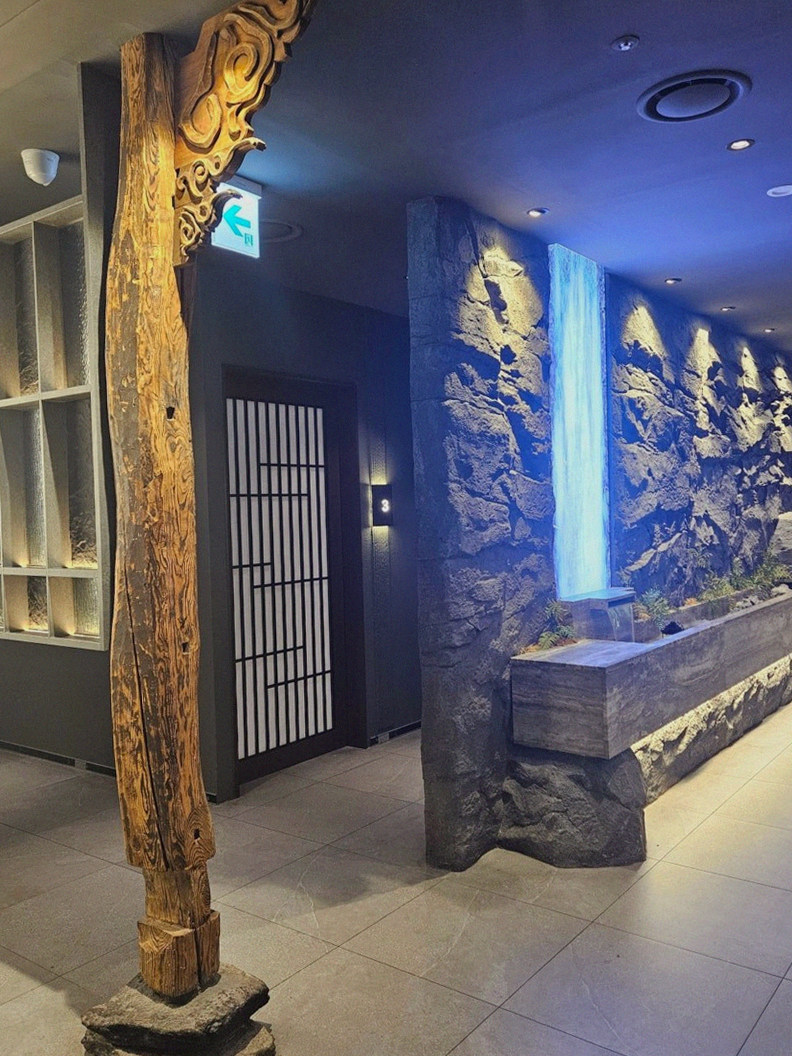 GOWOOGA Gangnam·Yeoksam · a private dining room — every table is a private room