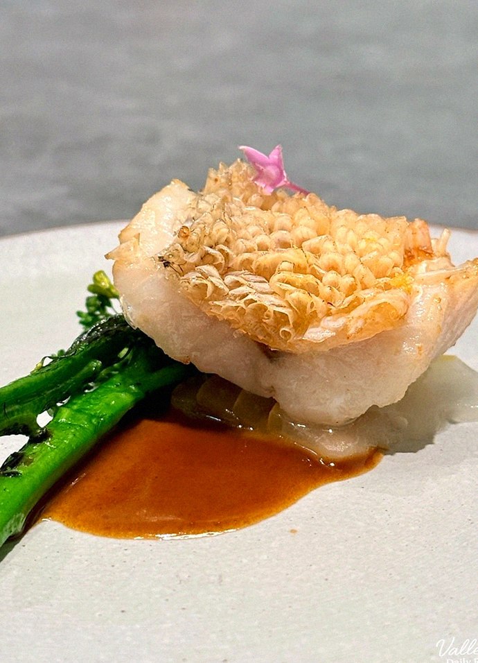 GOWOOGA Gangnam·Yeoksam · seafood course served alongside the beef