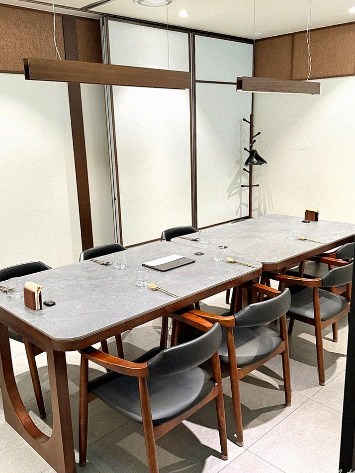 GOWOOGA Gangnam·Yeoksam · a private dining room — every table is a private room