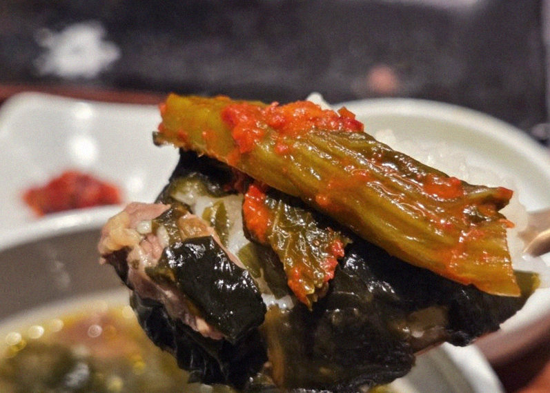 GOWOOGA Gangnam·Yeoksam · assorted Korean side dishes (banchan)