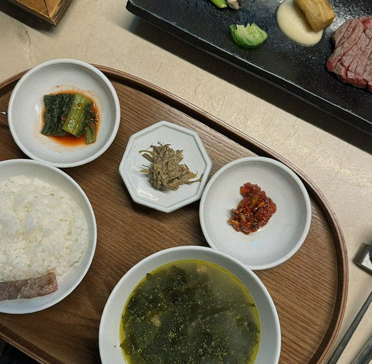 WOOARA Gwanghwamun · assorted Korean side dishes (banchan)