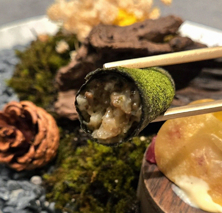 GOWOOGA Gangnam·Yeoksam · the signature Hanwoo showing — marbled beef cuts and caviar presented in a display chest