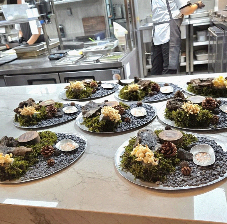 GOWOOGA Gangnam·Yeoksam · the full Hanwoo omakase table