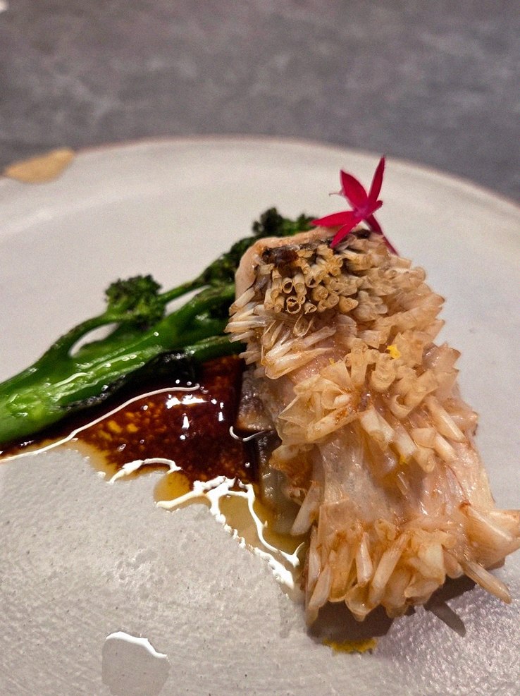 GOWOOGA Gangnam·Yeoksam · seafood course served alongside the beef