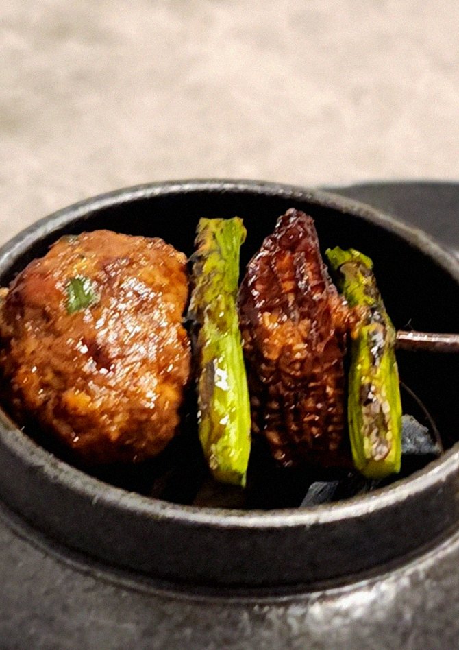 GOWOOGA Gwanghwamun · Hanwoo beef grilling over binchotan charcoal