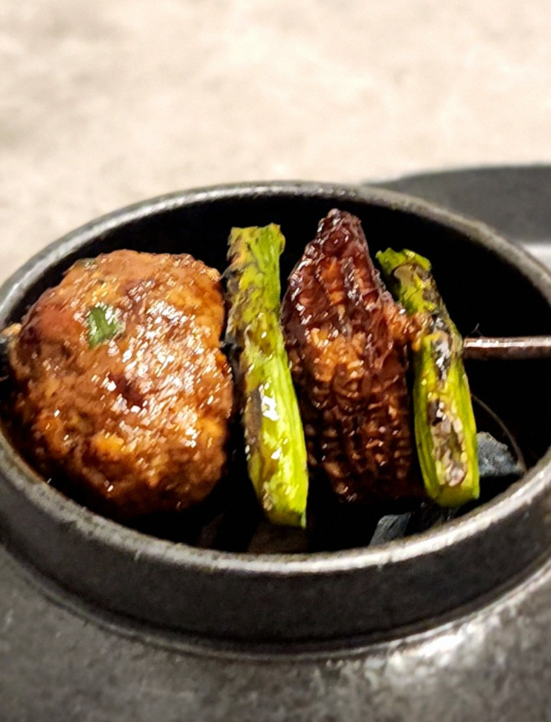 GOWOOGA Gwanghwamun · Hanwoo beef grilling over binchotan charcoal