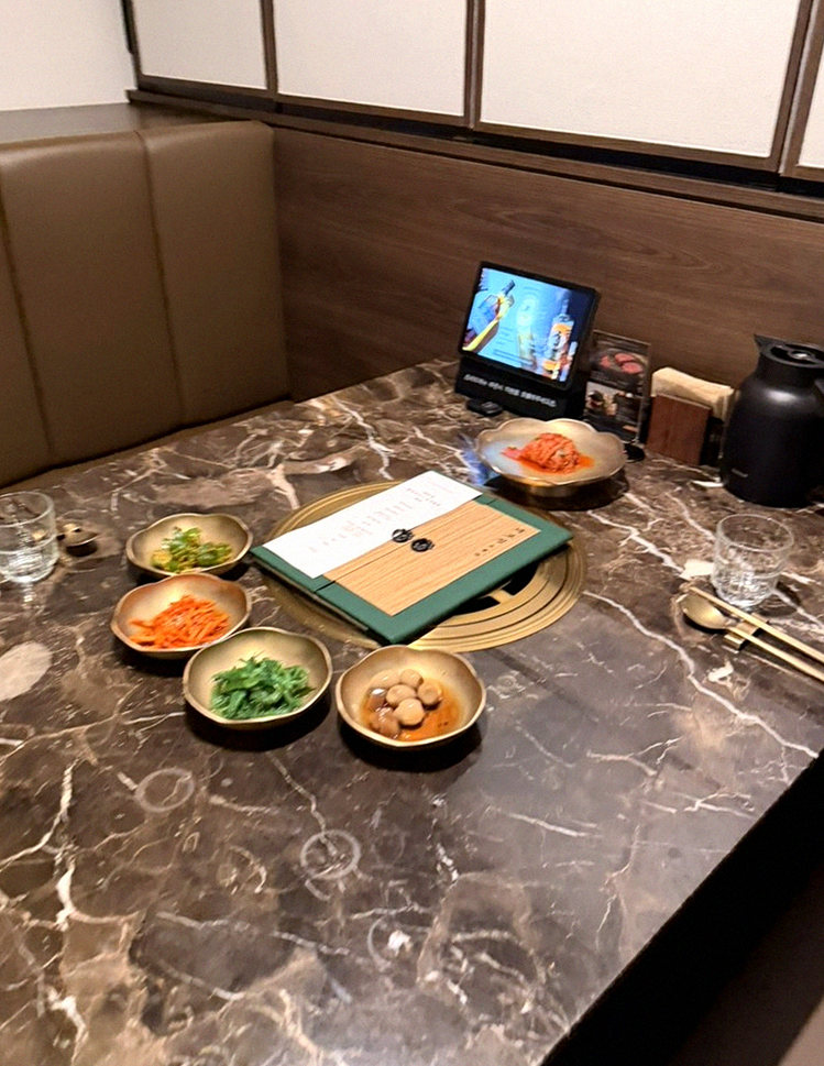 DAEBOJUNG City Hall · テーブルいっぱいの韓牛おまかせコース