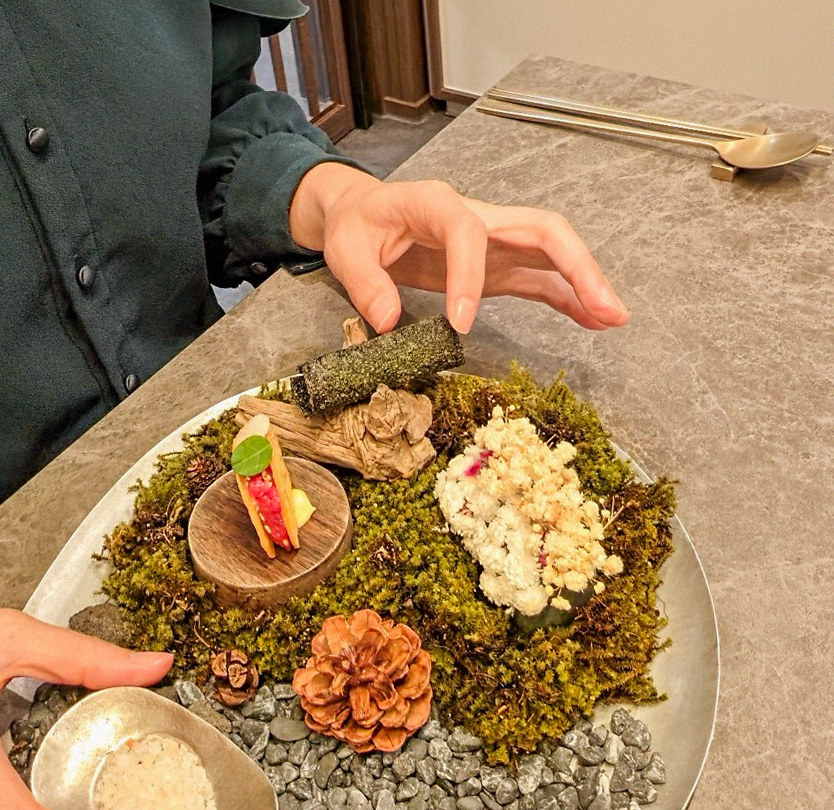 고우가 여의도점 · 여의도 IFC몰 맛집 · 정갈하게 차려진 반찬과 곁들임 찬