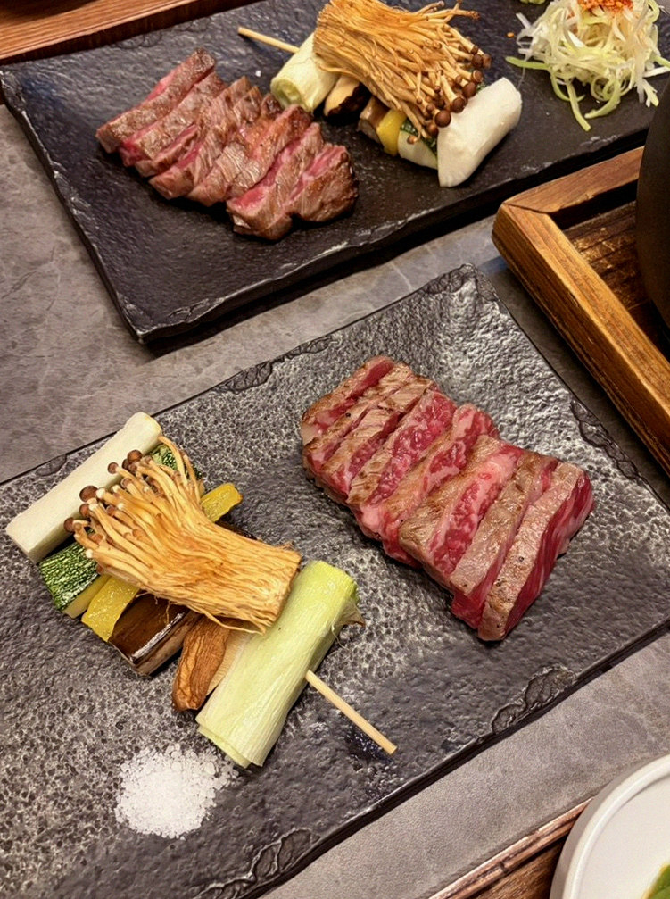 고우가 여의도점 · 여의도 IFC몰 맛집 · 마블링이 살아있는 프리미엄 한우 쇼잉