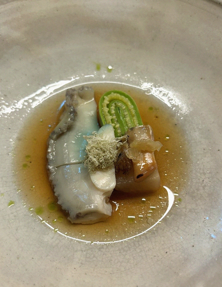 WOOARA Yeouido · seafood course served alongside the beef