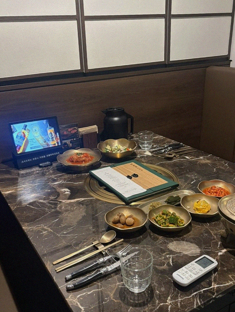 DAEBOJUNG City Hall · the full Hanwoo omakase table