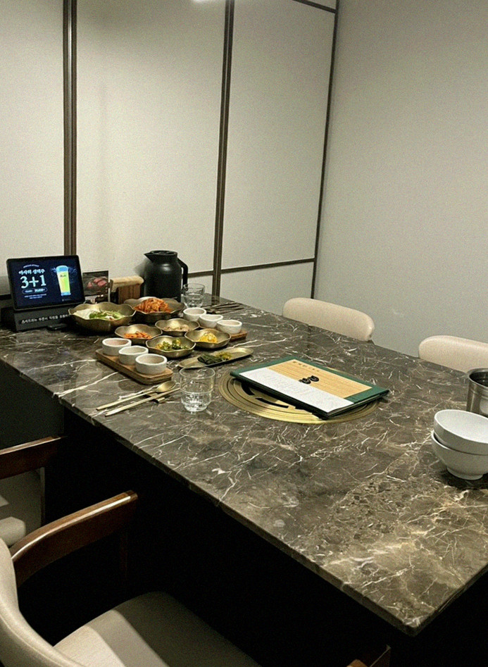 DAEBOJUNG City Hall · the full Hanwoo omakase table
