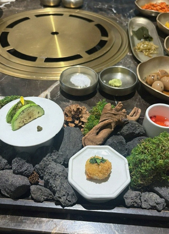 DAEBOJUNG City Hall · assorted Korean side dishes (banchan)